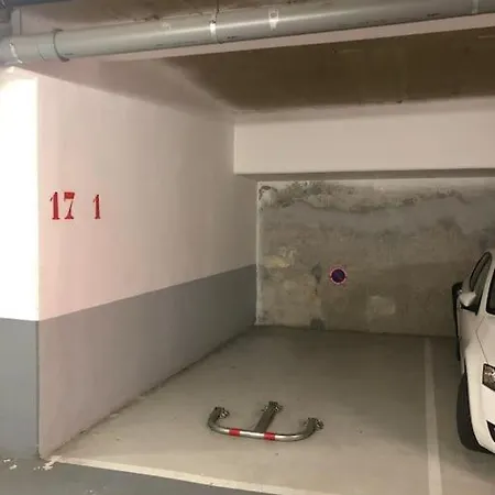 Rare Equipe, 5 Min Des Plages +parking マントン